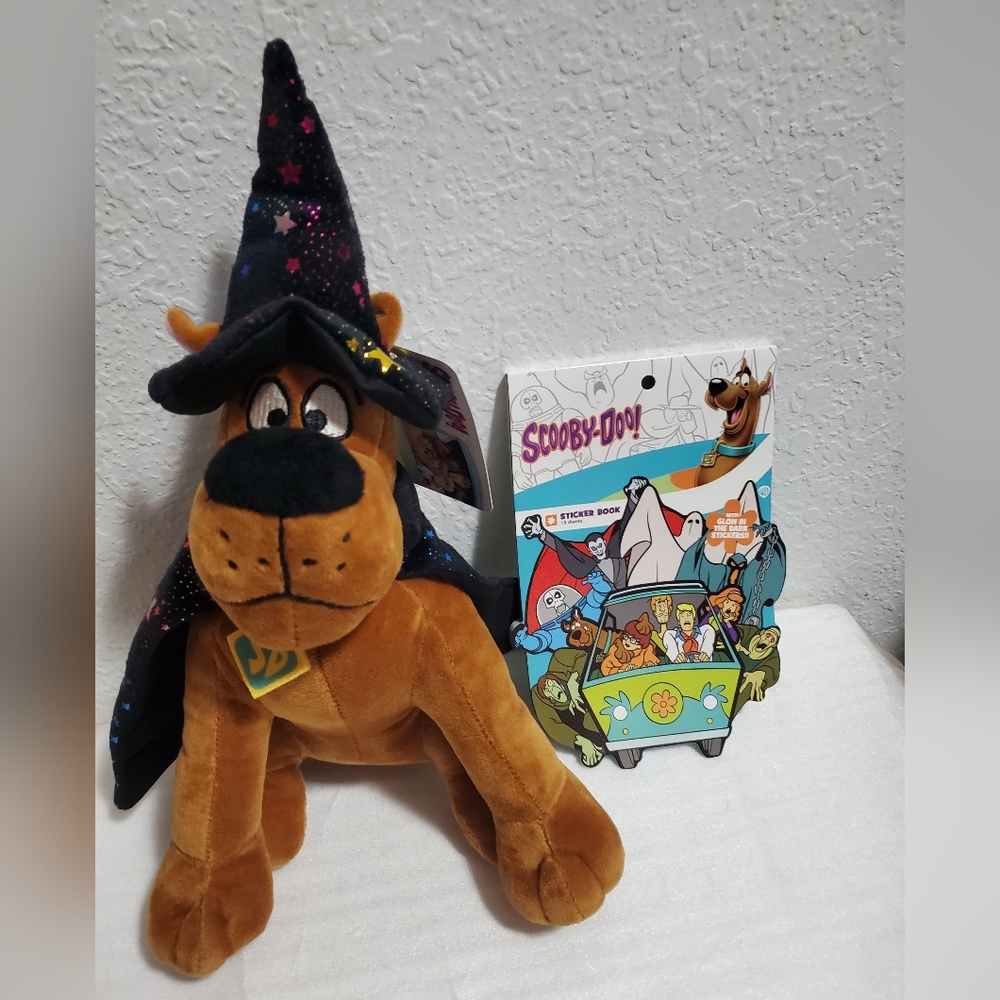 Scooby-Doo Wizard Plush and Sticker Book